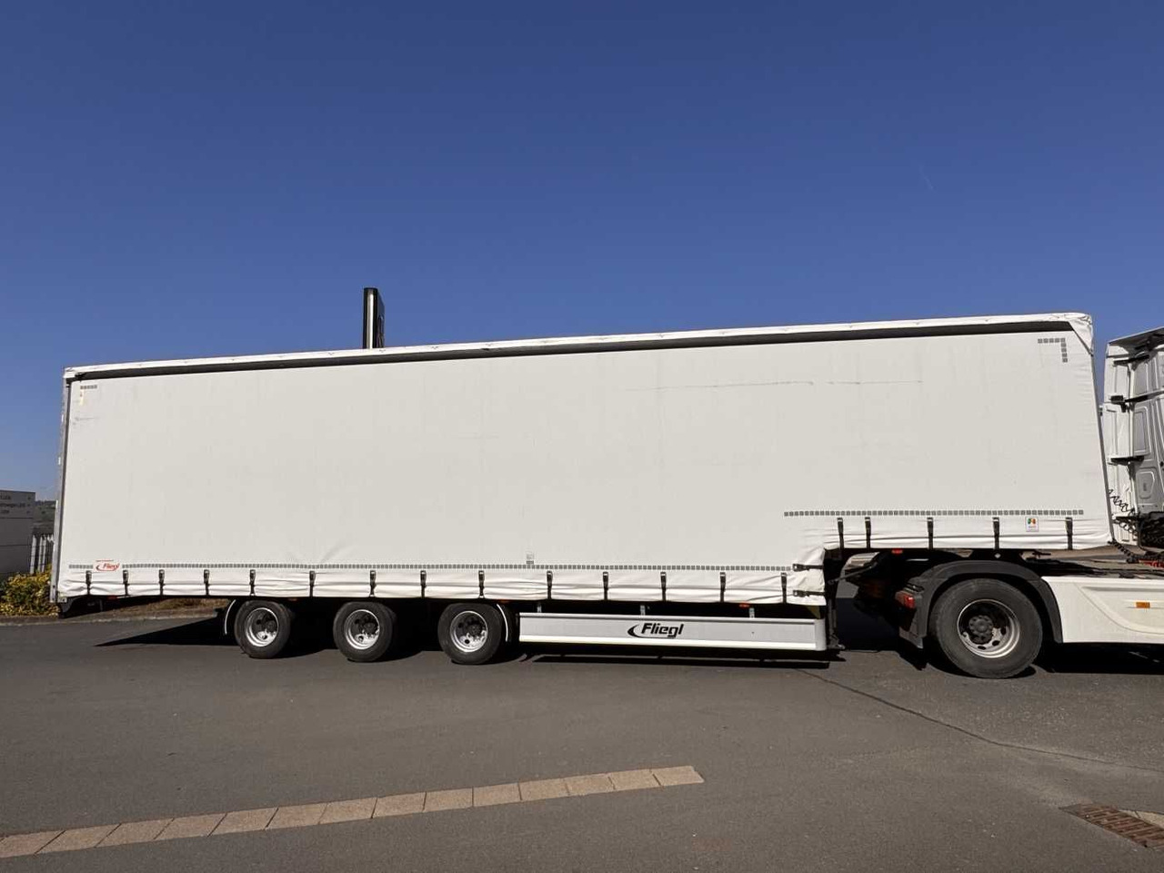 Fliegl SDS 350 Schiebeplane+Verdeck XL SAF 20.900Km - نصف مقطورة بلودر منخفض: صورة 3 Fliegl SDS 350 Schiebeplane+Verdeck XL SAF 20.900Km - نصف مقطورة بلودر منخفض: صورة 3