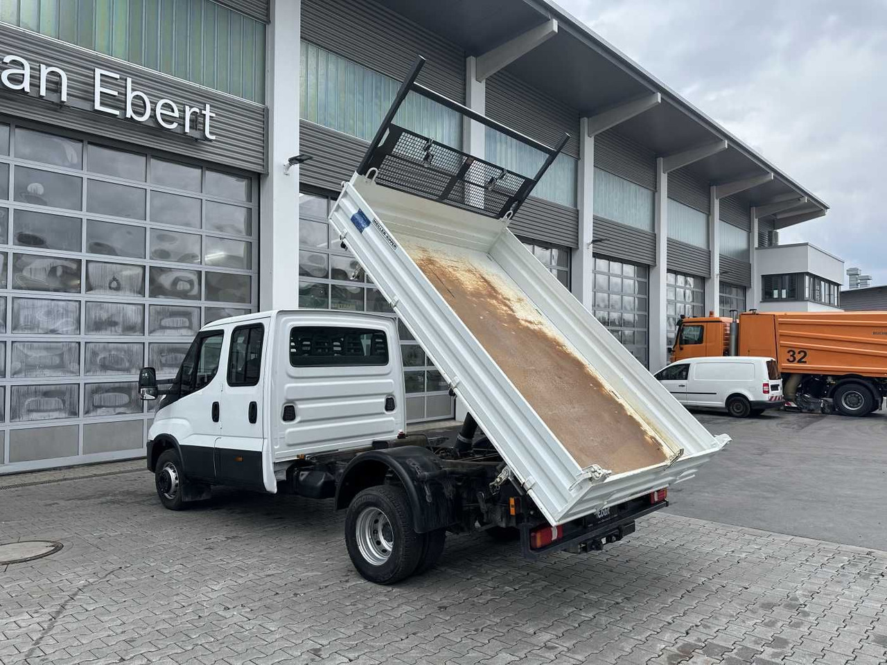 Iveco 70C18H 3-S.Kipper *R.3750mm*7Sitze*AHK* - قلاب صغير: صورة 3 Iveco 70C18H 3-S.Kipper *R.3750mm*7Sitze*AHK* - قلاب صغير: صورة 3