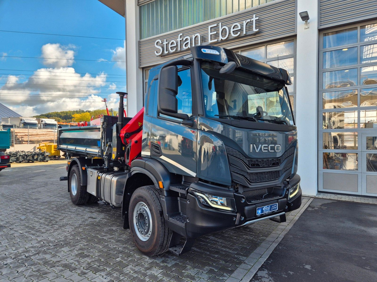 Iveco AD200X46/P HR OFF Palfinger PK 12.501 Funk AHK - شاحنة قلاب, شاحنة كرين: صورة 3 Iveco AD200X46/P HR OFF Palfinger PK 12.501 Funk AHK - شاحنة قلاب, شاحنة كرين: صورة 3