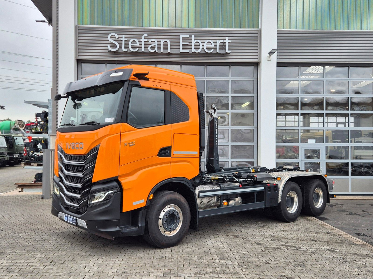 Iveco AS300X58Z/P HR ON+ 6x4 Meiller RS21.60 Funk AHK - شاحنة برافعة خطافية: صورة 1 Iveco AS300X58Z/P HR ON+ 6x4 Meiller RS21.60 Funk AHK - شاحنة برافعة خطافية: صورة 1