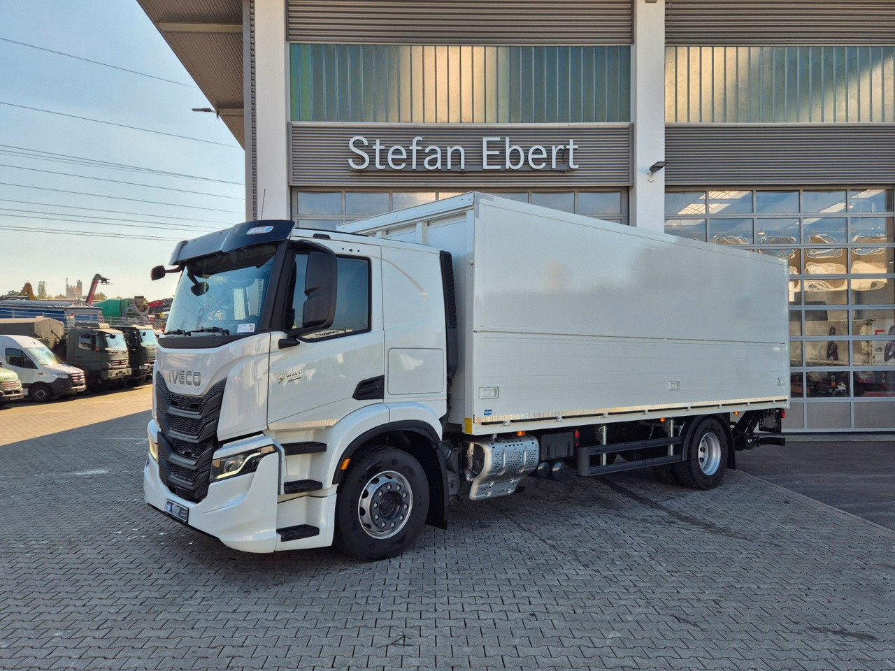 Iveco AT190S40/FP Böse Schwenkwand LBW AHK - شاحنة صندوقية: صورة 3 Iveco AT190S40/FP Böse Schwenkwand LBW AHK - شاحنة صندوقية: صورة 3