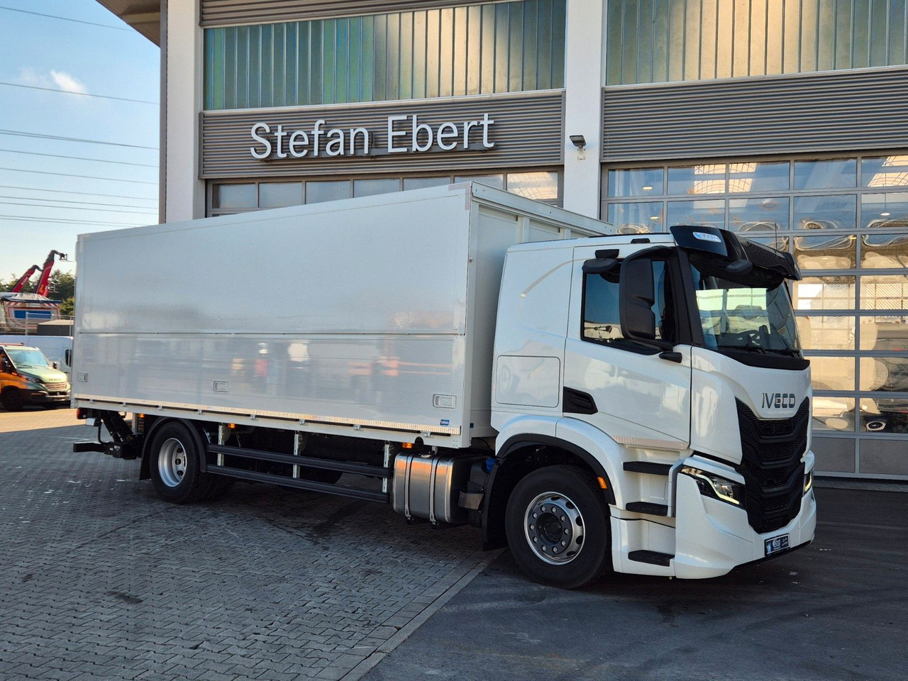 Iveco AT190S40/FP Böse Schwenkwand LBW AHK - شاحنة صندوقية: صورة 4 Iveco AT190S40/FP Böse Schwenkwand LBW AHK - شاحنة صندوقية: صورة 4
