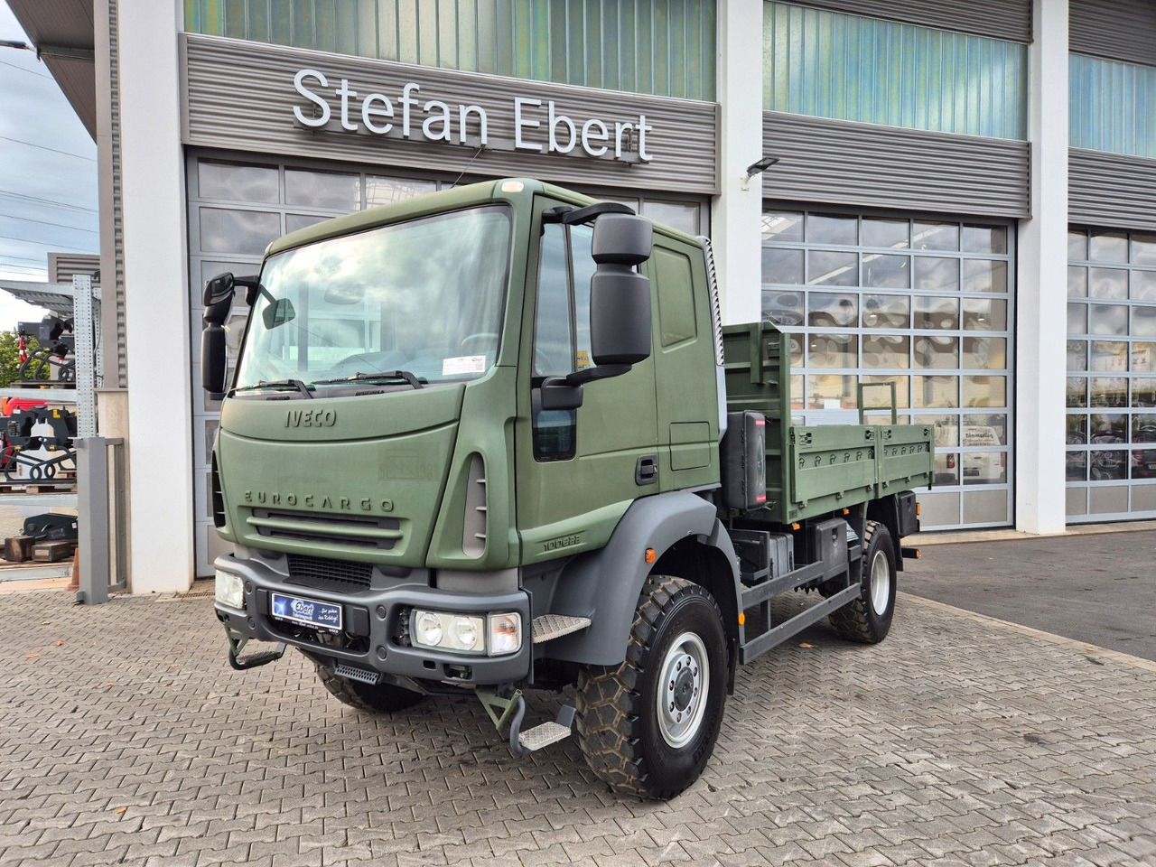 Iveco Eurocargo ML100E22WM-BW 4x4 Pritsche L-Haus Bett - شاحنات مسطحة: صورة 1 Iveco Eurocargo ML100E22WM-BW 4x4 Pritsche L-Haus Bett - شاحنات مسطحة: صورة 1