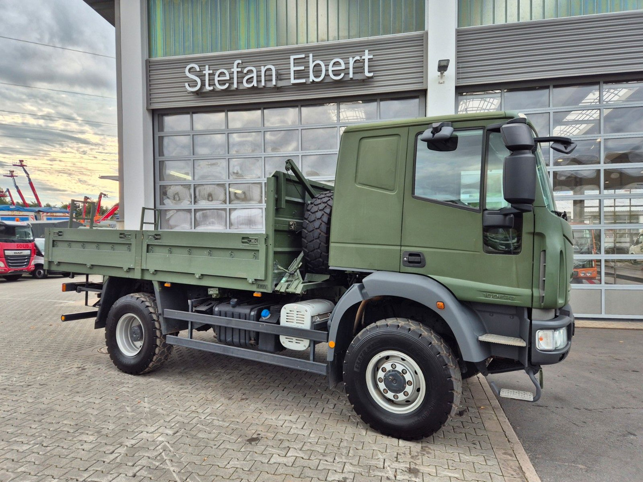 Iveco Eurocargo ML100E22WM-BW 4x4 Pritsche L-Haus Bett - شاحنات مسطحة: صورة 4 Iveco Eurocargo ML100E22WM-BW 4x4 Pritsche L-Haus Bett - شاحنات مسطحة: صورة 4