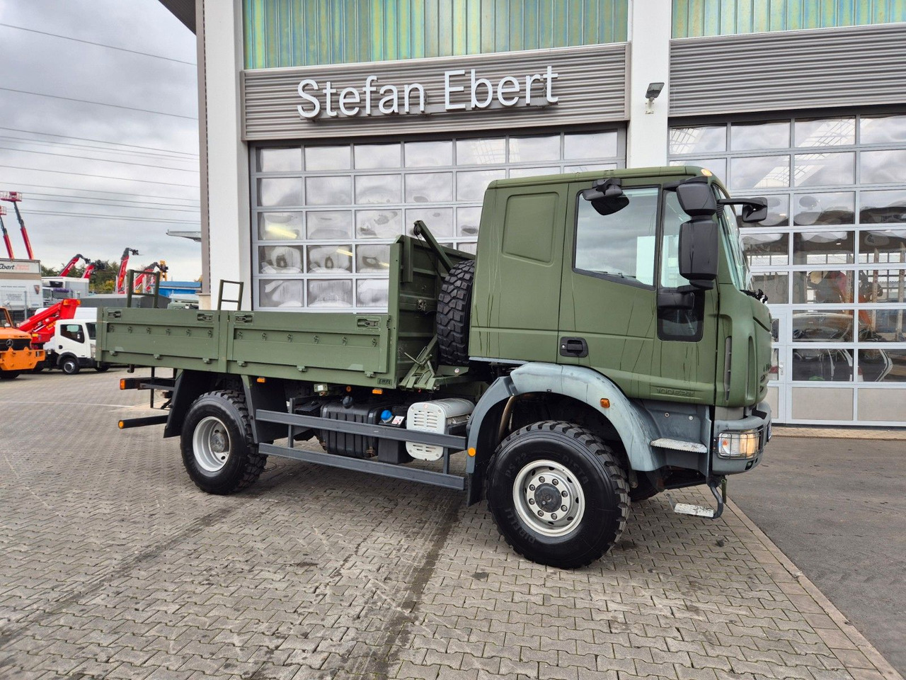 Iveco Eurocargo ML100E22WM-BW 4x4 Pritsche L-Haus Bett - شاحنات مسطحة: صورة 4 Iveco Eurocargo ML100E22WM-BW 4x4 Pritsche L-Haus Bett - شاحنات مسطحة: صورة 4