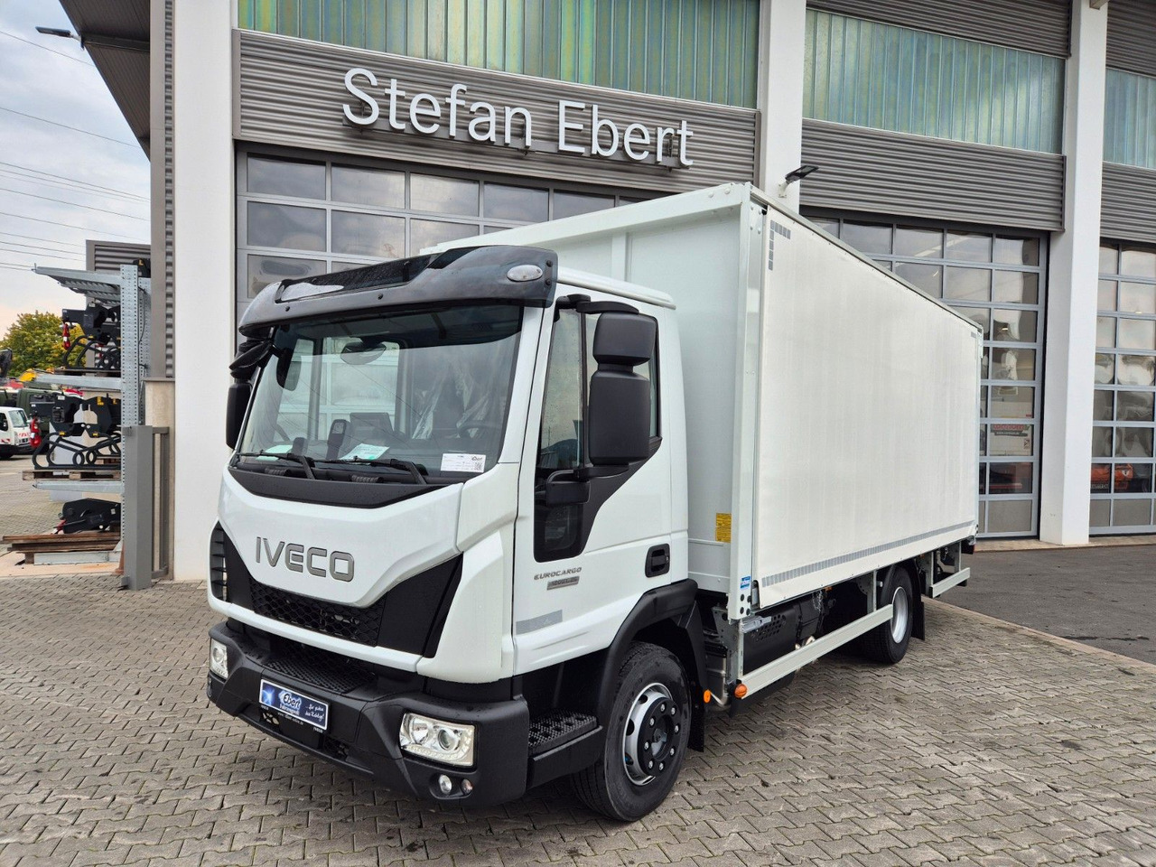 Iveco Eurocargo ML120EL25/P Böse Schiebeplanen LBW AHK - شاحنة مشروبات: صورة 1 Iveco Eurocargo ML120EL25/P Böse Schiebeplanen LBW AHK - شاحنة مشروبات: صورة 1