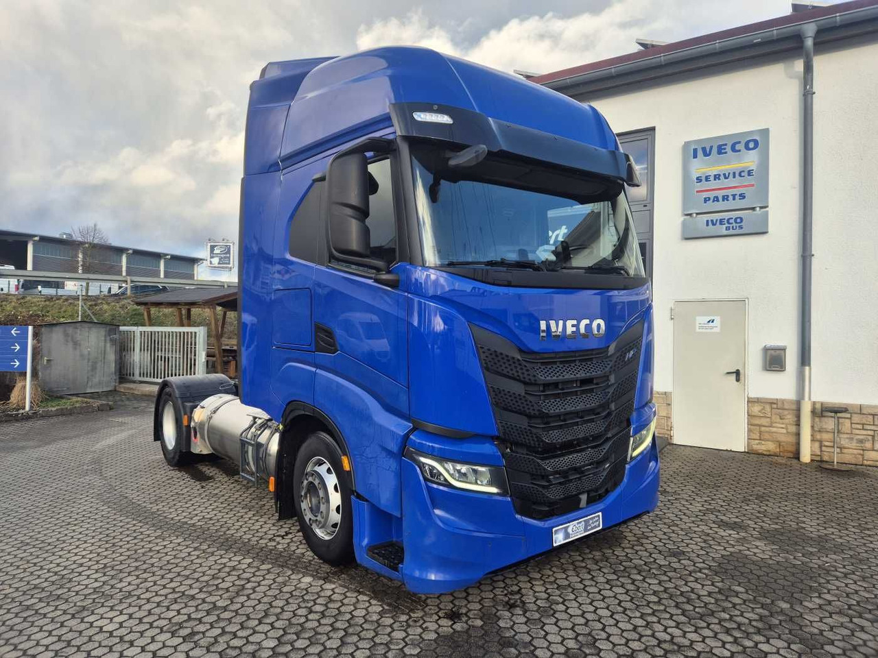 Iveco S-Way 460 NP LNG ACC Intarder Navi - مقطورة السحب: صورة 1 Iveco S-Way 460 NP LNG ACC Intarder Navi - مقطورة السحب: صورة 1