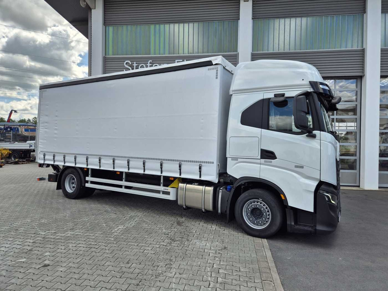 Iveco S-Way AS190S42/P Schiebeplanen LBW 2.000kg AHK - شاحنة ذات ستائر جانبية: صورة 2 Iveco S-Way AS190S42/P Schiebeplanen LBW 2.000kg AHK - شاحنة ذات ستائر جانبية: صورة 2