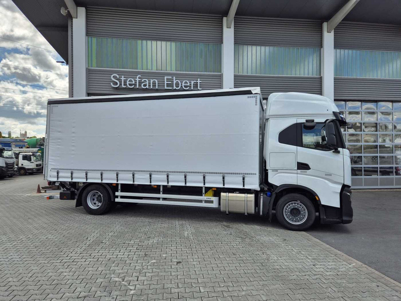 Iveco S-Way AS190S42/P Schiebeplanen LBW 2.000kg AHK - شاحنة ذات ستائر جانبية: صورة 4 Iveco S-Way AS190S42/P Schiebeplanen LBW 2.000kg AHK - شاحنة ذات ستائر جانبية: صورة 4