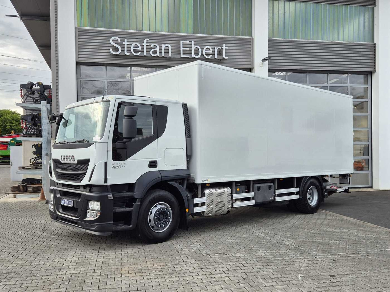 Iveco Stralis AT190S42 FP D HI-ROAD LBW faltbar EU6 - شاحنة صندوقية: صورة 2 Iveco Stralis AT190S42 FP D HI-ROAD LBW faltbar EU6 - شاحنة صندوقية: صورة 2