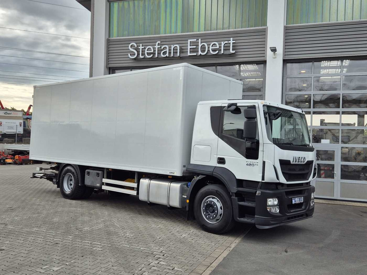 Iveco Stralis AT190S42 FP D HI-ROAD LBW faltbar EU6 - شاحنة صندوقية: صورة 3 Iveco Stralis AT190S42 FP D HI-ROAD LBW faltbar EU6 - شاحنة صندوقية: صورة 3