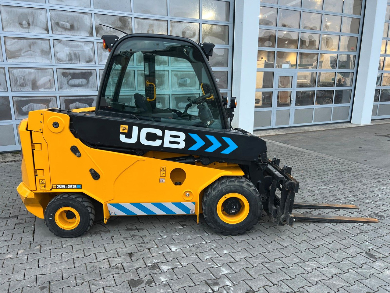 JCB TLT 35-22E Teletruck / nur 131h! / 2022 / SS - آلة رفع ونقل تلسكوبية: صورة 3 JCB TLT 35-22E Teletruck / nur 131h! / 2022 / SS - آلة رفع ونقل تلسكوبية: صورة 3