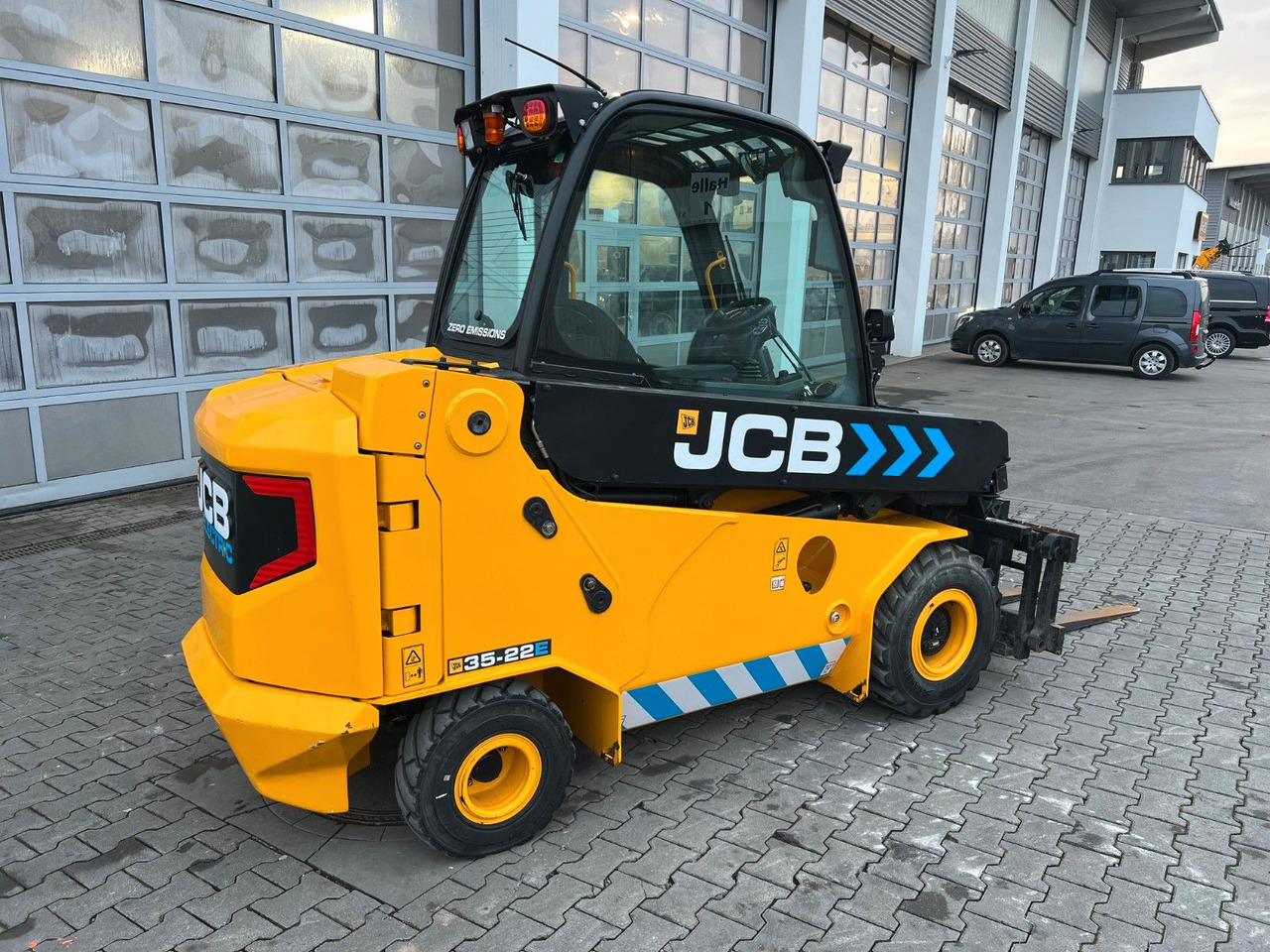 JCB TLT 35-22E Teletruck / nur 131h! / 2022 / SS - آلة رفع ونقل تلسكوبية: صورة 4 JCB TLT 35-22E Teletruck / nur 131h! / 2022 / SS - آلة رفع ونقل تلسكوبية: صورة 4