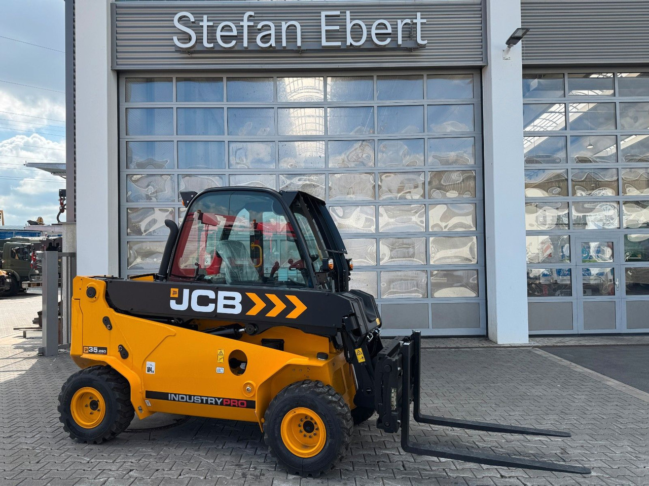 JCB TLT 35-26D 4WD Teletruck / NEU 2025 / SS - آلة رفع ونقل تلسكوبية: صورة 1 JCB TLT 35-26D 4WD Teletruck / NEU 2025 / SS - آلة رفع ونقل تلسكوبية: صورة 1