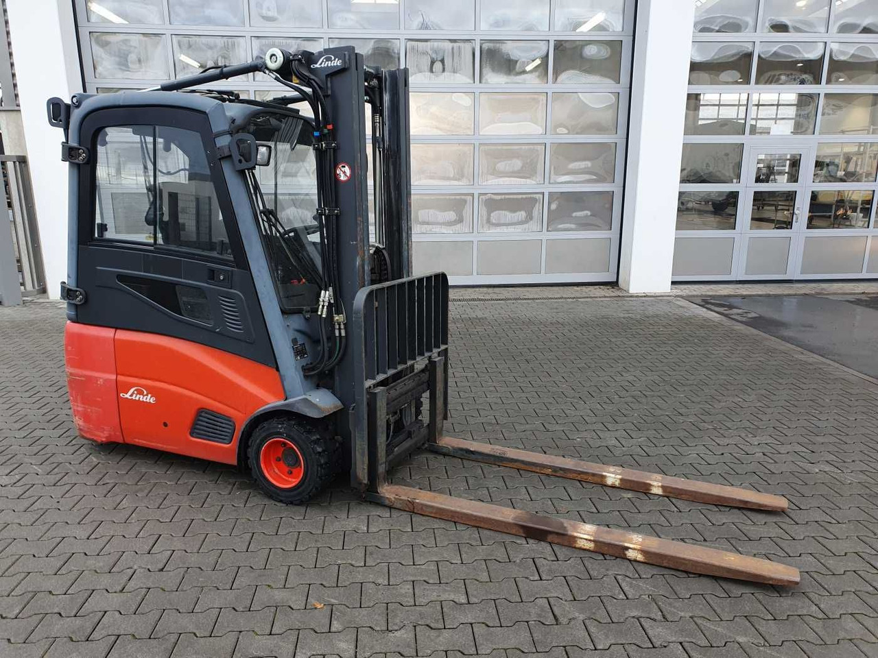 Linde E18 - 01 / Triplex: 4.50m! / SS / nur 5.672h! - رافعة شوكية كهربائية: صورة 2 Linde E18 - 01 / Triplex: 4.50m! / SS / nur 5.672h! - رافعة شوكية كهربائية: صورة 2
