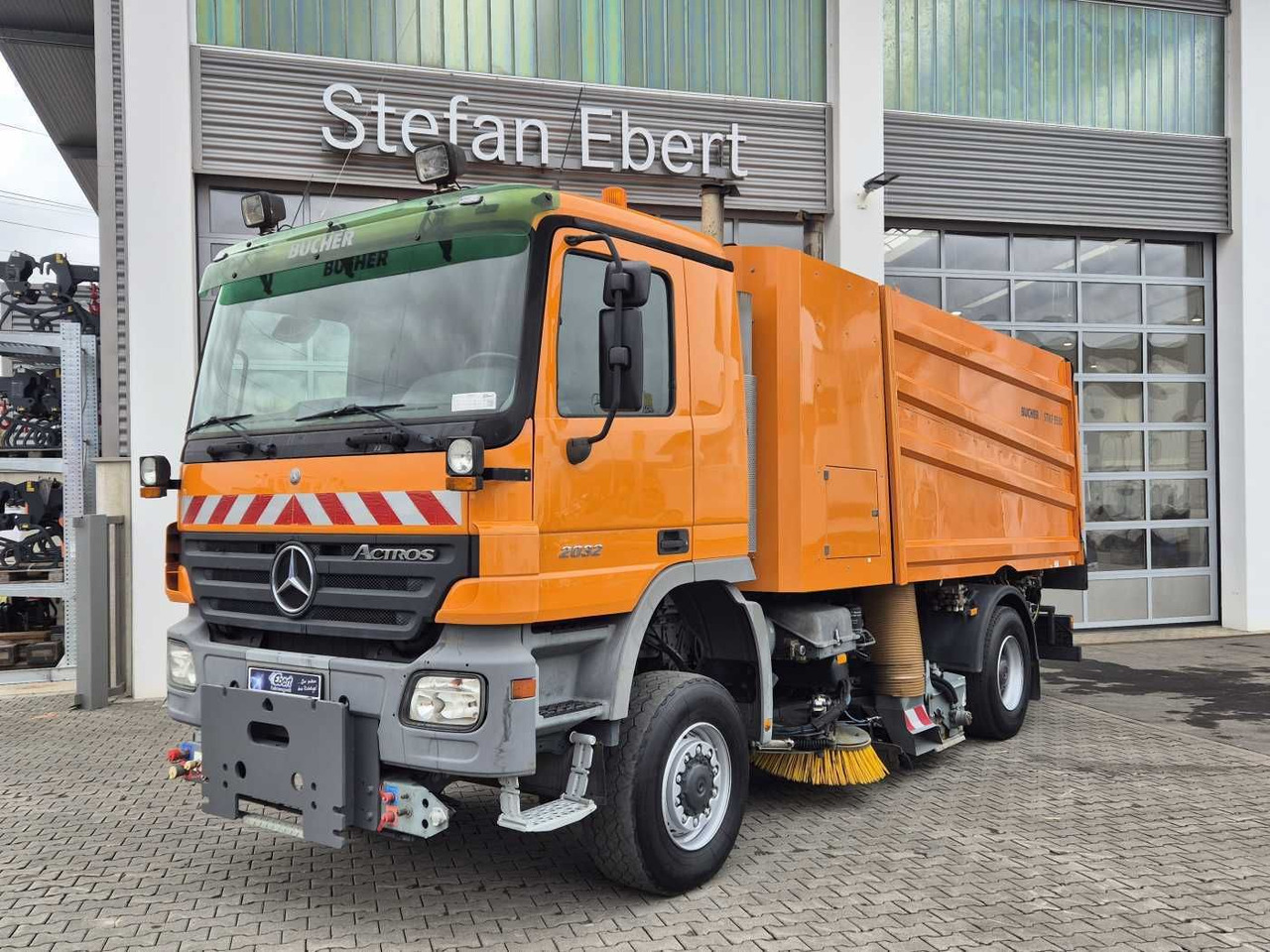 Mercedes-Benz Actros 2032 A 4x4 Bucher STKF 9500 Airport 30x - سياره كنس شوارع: صورة 1 Mercedes-Benz Actros 2032 A 4x4 Bucher STKF 9500 Airport 30x - سياره كنس شوارع: صورة 1