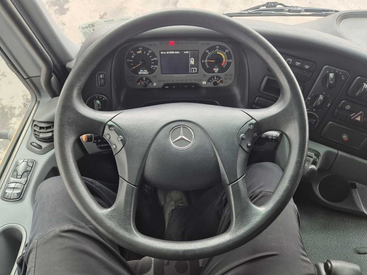 سياره كنس شوارع Mercedes-Benz Actros 2032 A 4x4 Bucher STKF 9500 Airport 30x: صورة 12