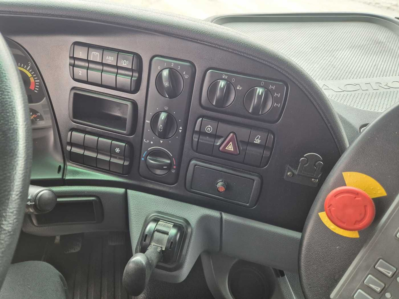 سياره كنس شوارع Mercedes-Benz Actros 2032 A 4x4 Bucher STKF 9500 Airport 30x: صورة 13
