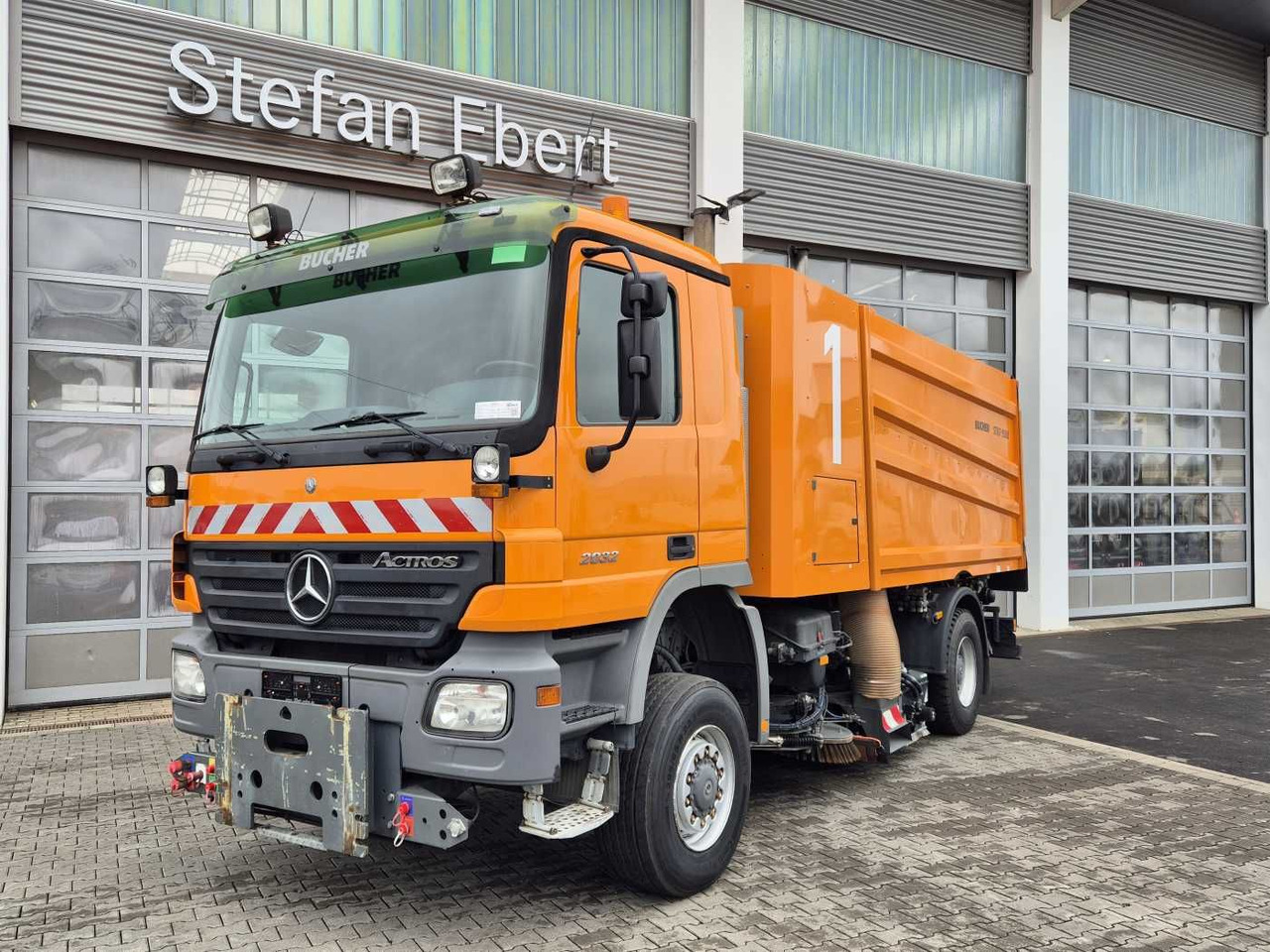 Mercedes-Benz Actros 2032 A 4x4 Bucher STKF 9500 Airport - سياره كنس شوارع: صورة 1 Mercedes-Benz Actros 2032 A 4x4 Bucher STKF 9500 Airport - سياره كنس شوارع: صورة 1