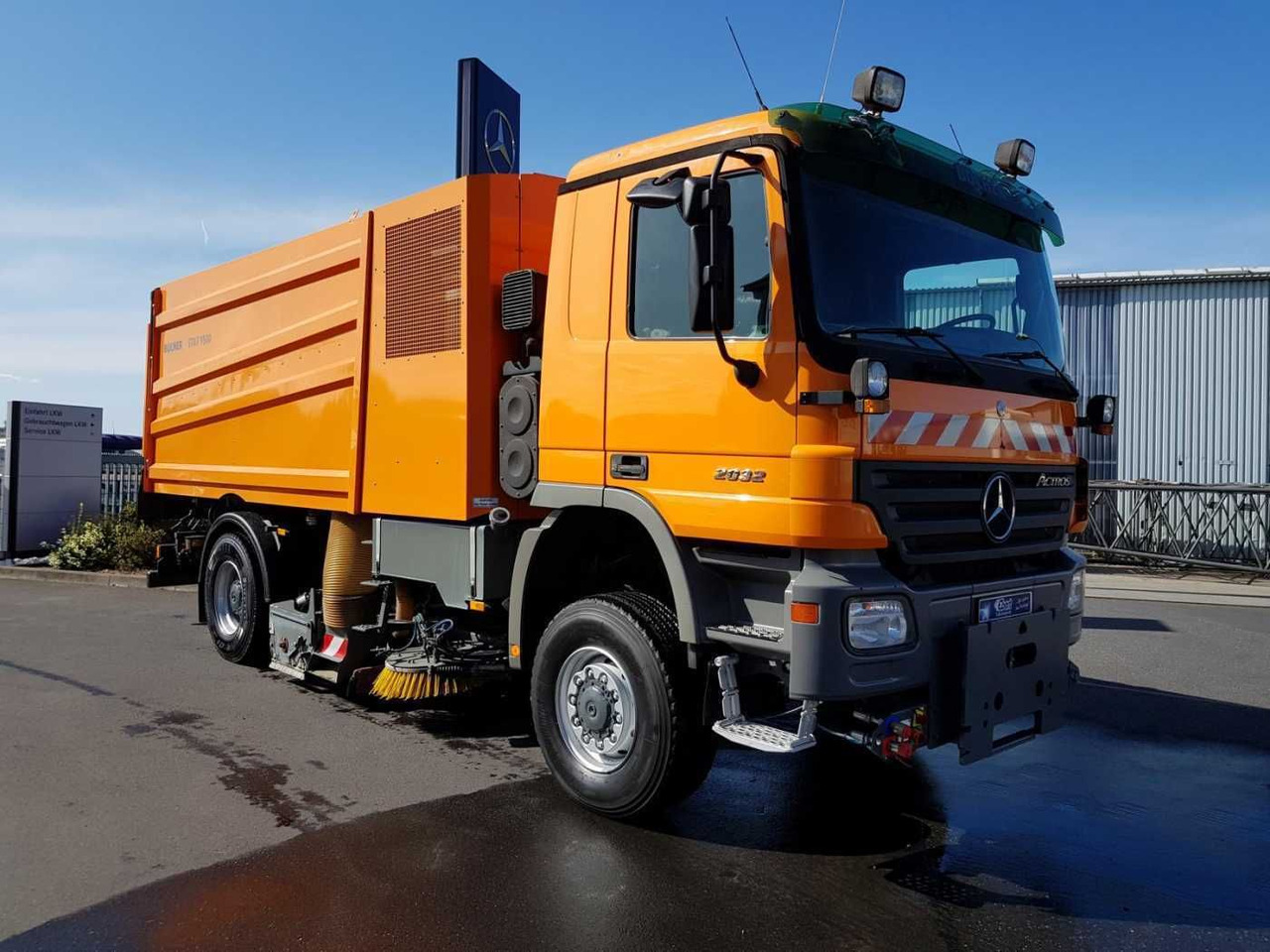 Mercedes-Benz Actros 2032 A 4x4 Bucher STKF 9500 Airport - سياره كنس شوارع: صورة 4 Mercedes-Benz Actros 2032 A 4x4 Bucher STKF 9500 Airport - سياره كنس شوارع: صورة 4