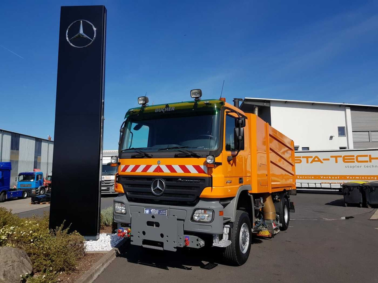 Mercedes-Benz Actros 2032 A 4x4 Bucher STKF 9500 Airport - سياره كنس شوارع: صورة 1 Mercedes-Benz Actros 2032 A 4x4 Bucher STKF 9500 Airport - سياره كنس شوارع: صورة 1