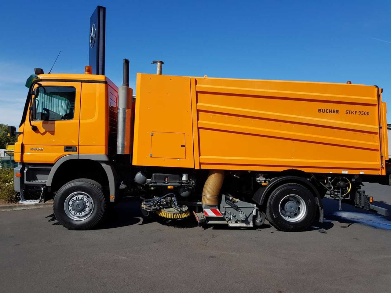 Mercedes-Benz Actros 2032 A 4x4 Bucher STKF 9500 Airport - سياره كنس شوارع: صورة 5 Mercedes-Benz Actros 2032 A 4x4 Bucher STKF 9500 Airport - سياره كنس شوارع: صورة 5
