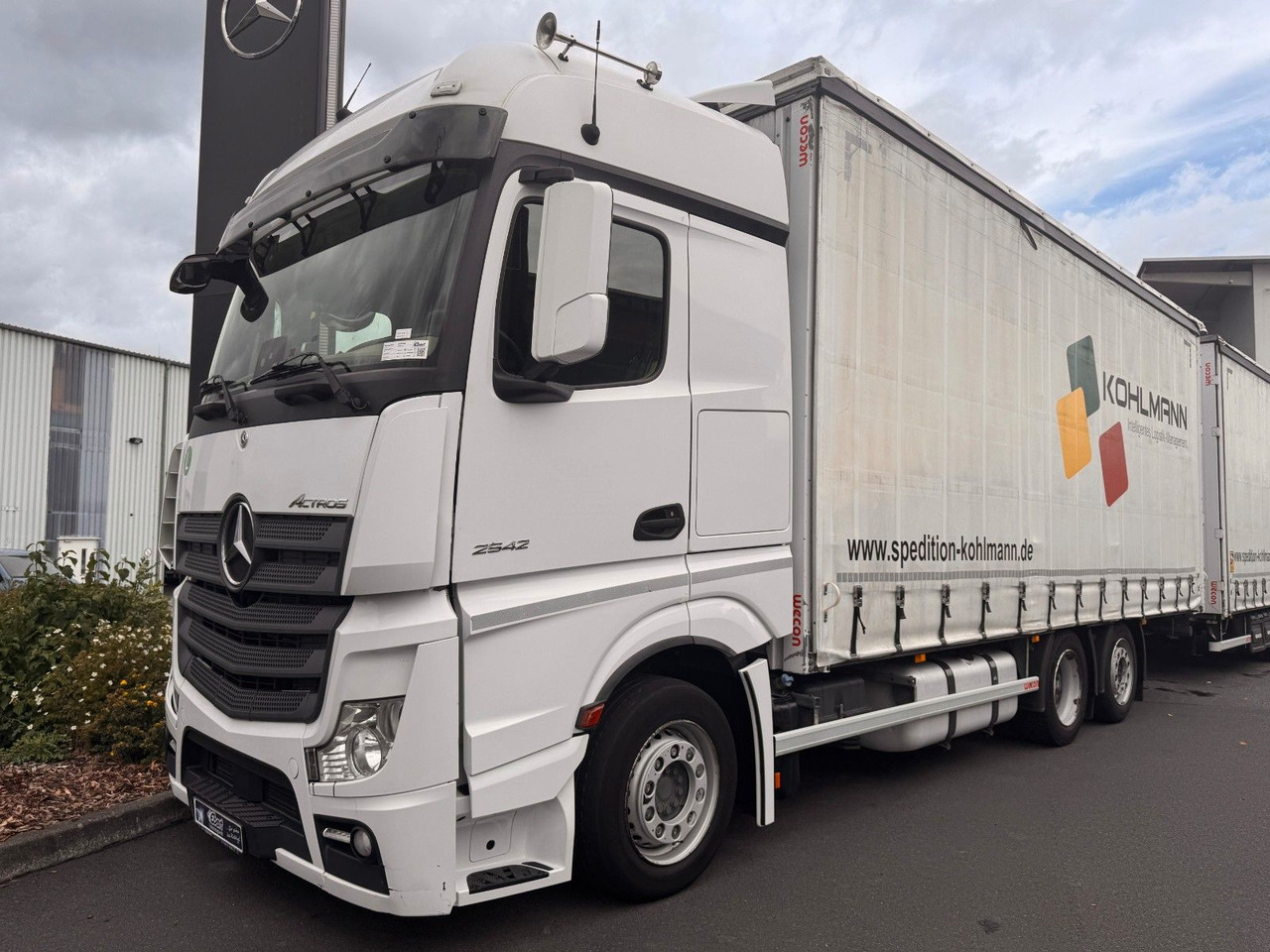 Mercedes-Benz Actros 2542 LnR 6x2 Retarder Standklima - شاحنة ذات ستائر جانبية: صورة 4 Mercedes-Benz Actros 2542 LnR 6x2 Retarder Standklima - شاحنة ذات ستائر جانبية: صورة 4