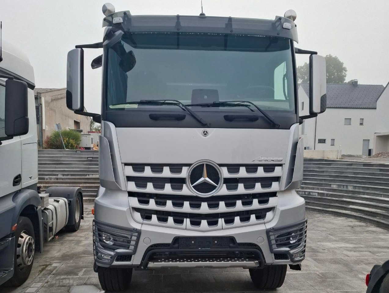 Mercedes-Benz Arocs 4153 8x4 Fahrgestell - شاحنة بهيكل معدني للمقصورة: صورة 2 Mercedes-Benz Arocs 4153 8x4 Fahrgestell - شاحنة بهيكل معدني للمقصورة: صورة 2