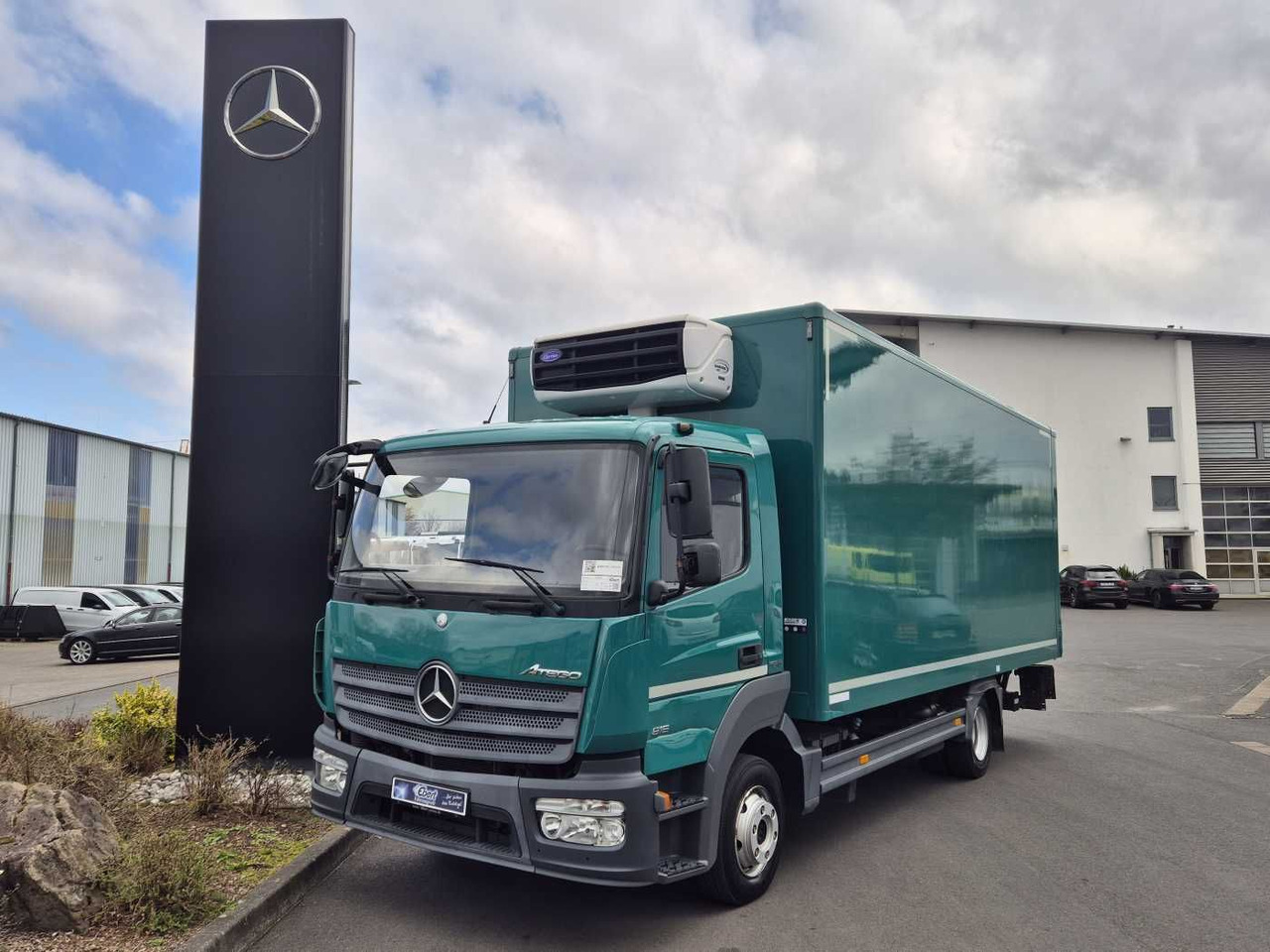 Mercedes-Benz Atego 816 L Carrier Xarios 500 Ladebordwand Tür - شاحنة توصيل مبردة: صورة 1 Mercedes-Benz Atego 816 L Carrier Xarios 500 Ladebordwand Tür - شاحنة توصيل مبردة: صورة 1