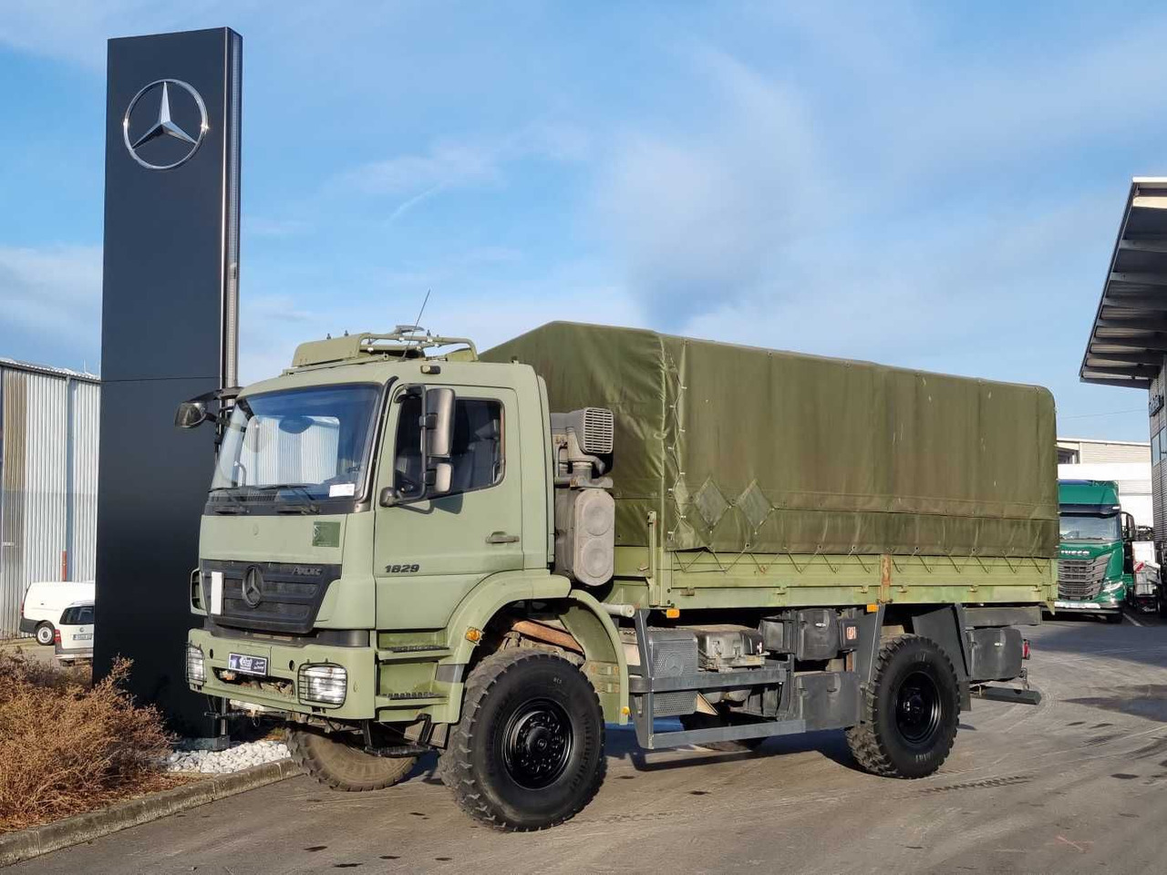 Mercedes-Benz Axor 1829 A 4x4 Pritsche/Plane 10 Stück - شاحنات مسطحة: صورة 3 Mercedes-Benz Axor 1829 A 4x4 Pritsche/Plane 10 Stück - شاحنات مسطحة: صورة 3