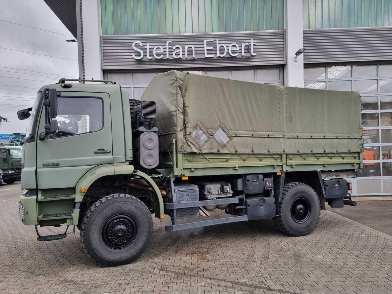 Mercedes-Benz Axor 1829 A 4x4 Pritsche/Plane 10 Stück - شاحنات مسطحة: صورة 4 Mercedes-Benz Axor 1829 A 4x4 Pritsche/Plane 10 Stück - شاحنات مسطحة: صورة 4