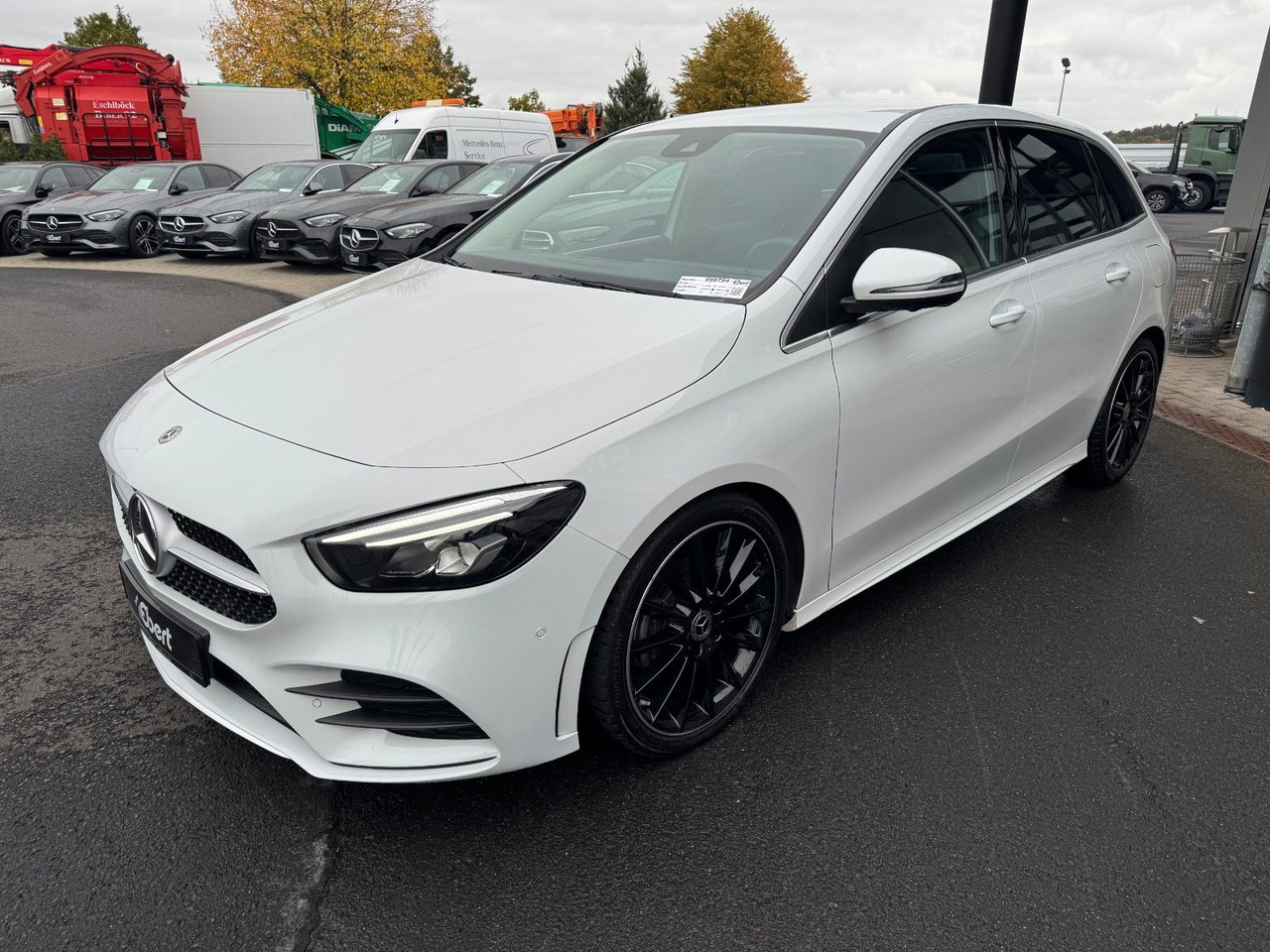 Mercedes-Benz B 200 AMG+Ambiente+360+LED+IHC+TotW - سيدان: صورة 2 Mercedes-Benz B 200 AMG+Ambiente+360+LED+IHC+TotW - سيدان: صورة 2