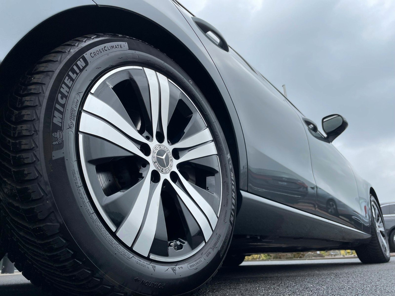 Mercedes-Benz C 180 AVANTGARDE R-Kamera+AHK+TOTW+Ambiente - سيدان: صورة 5 Mercedes-Benz C 180 AVANTGARDE R-Kamera+AHK+TOTW+Ambiente - سيدان: صورة 5