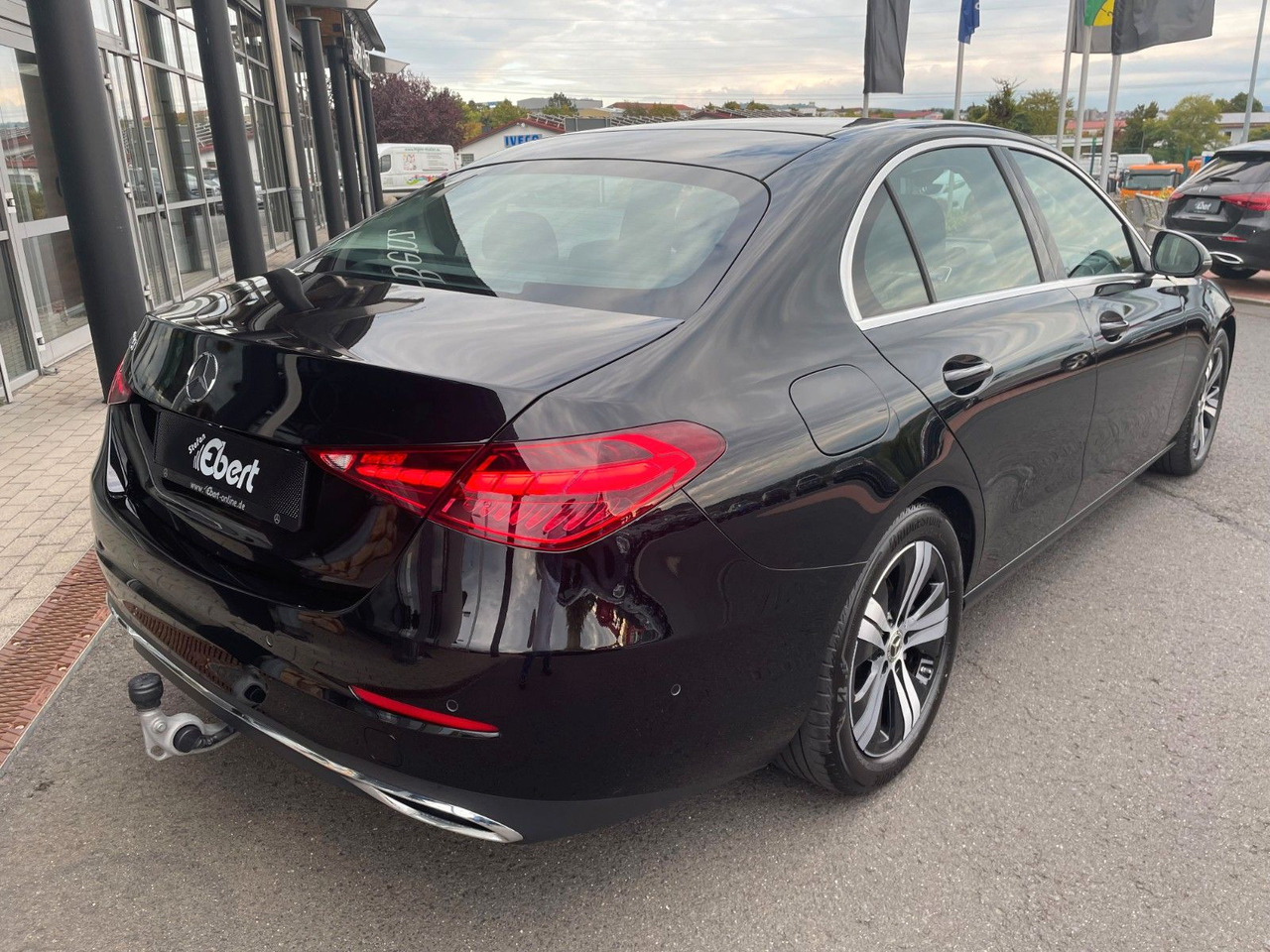 Mercedes-Benz C 200 d AVANTGARDE LED+AHK+R-Kamera+MBUX+ - سيدان: صورة 4 Mercedes-Benz C 200 d AVANTGARDE LED+AHK+R-Kamera+MBUX+ - سيدان: صورة 4