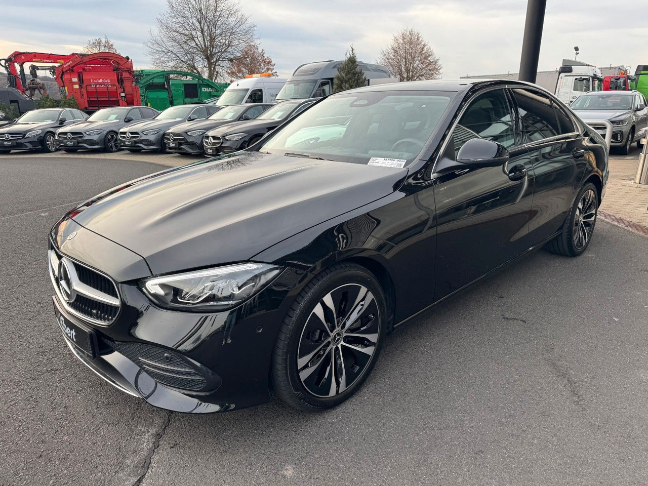 Mercedes-Benz C 220d Avantgarde+Pano+HUD+RFK+TotW+AmbiPrem - سيدان: صورة 3 Mercedes-Benz C 220d Avantgarde+Pano+HUD+RFK+TotW+AmbiPrem - سيدان: صورة 3