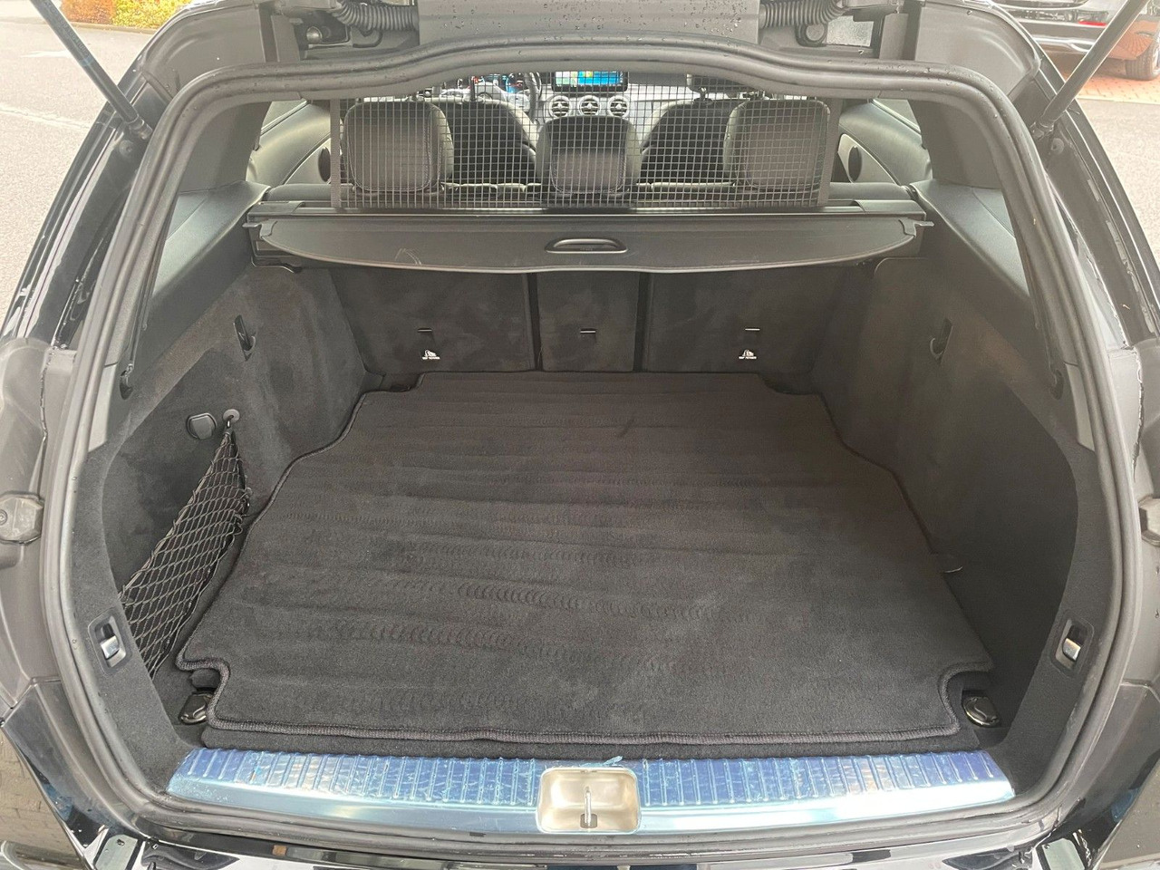 Mercedes-Benz C 220d NightEdition+AMG+Distr+SportfahrW+RFK - سيارة ستيشن: صورة 5 Mercedes-Benz C 220d NightEdition+AMG+Distr+SportfahrW+RFK - سيارة ستيشن: صورة 5