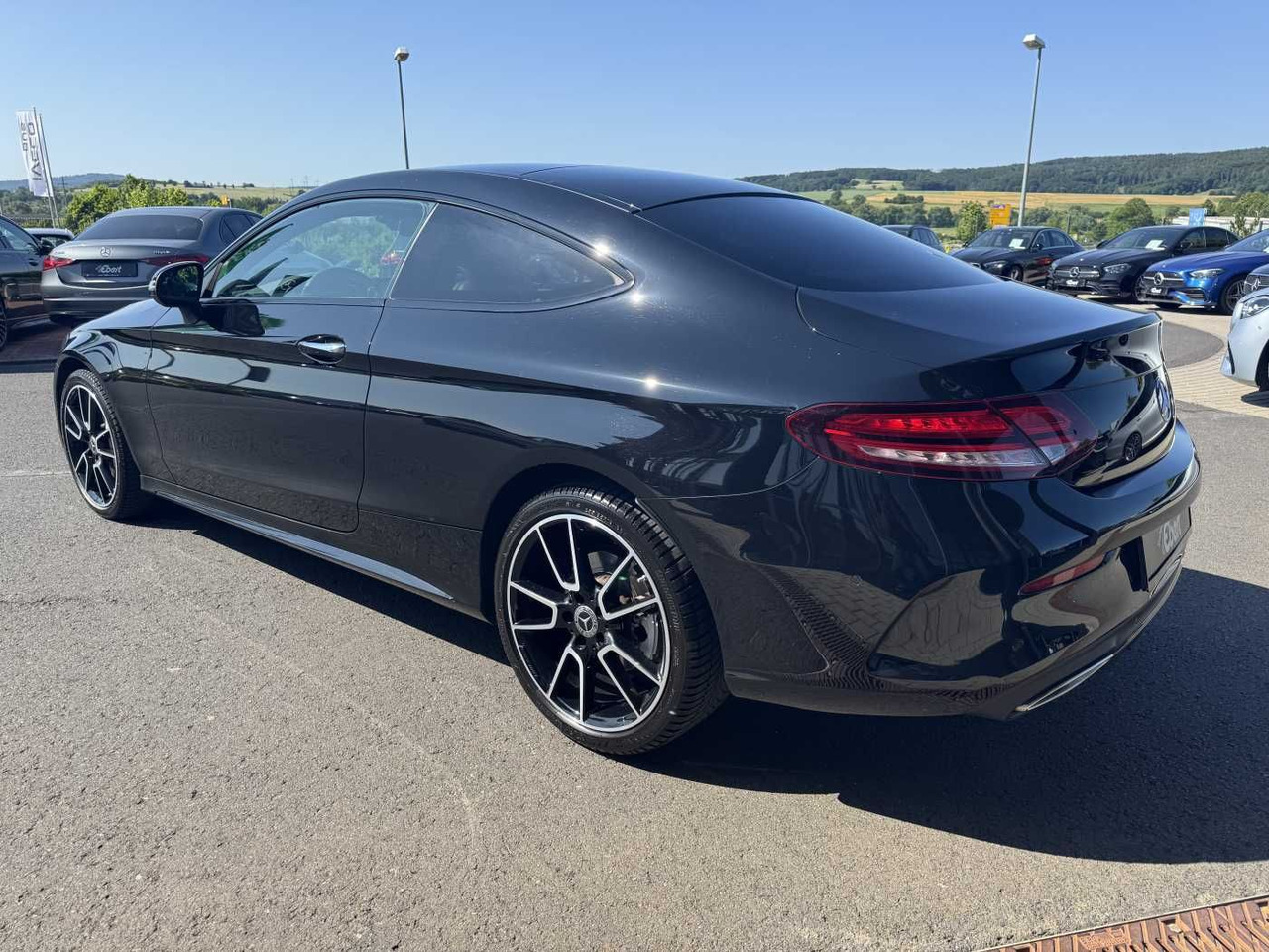 Mercedes-Benz C 400 4M AMG Coupe Pano+Burm+Distr+Memory+360 - سيارة: صورة 3 Mercedes-Benz C 400 4M AMG Coupe Pano+Burm+Distr+Memory+360 - سيارة: صورة 3