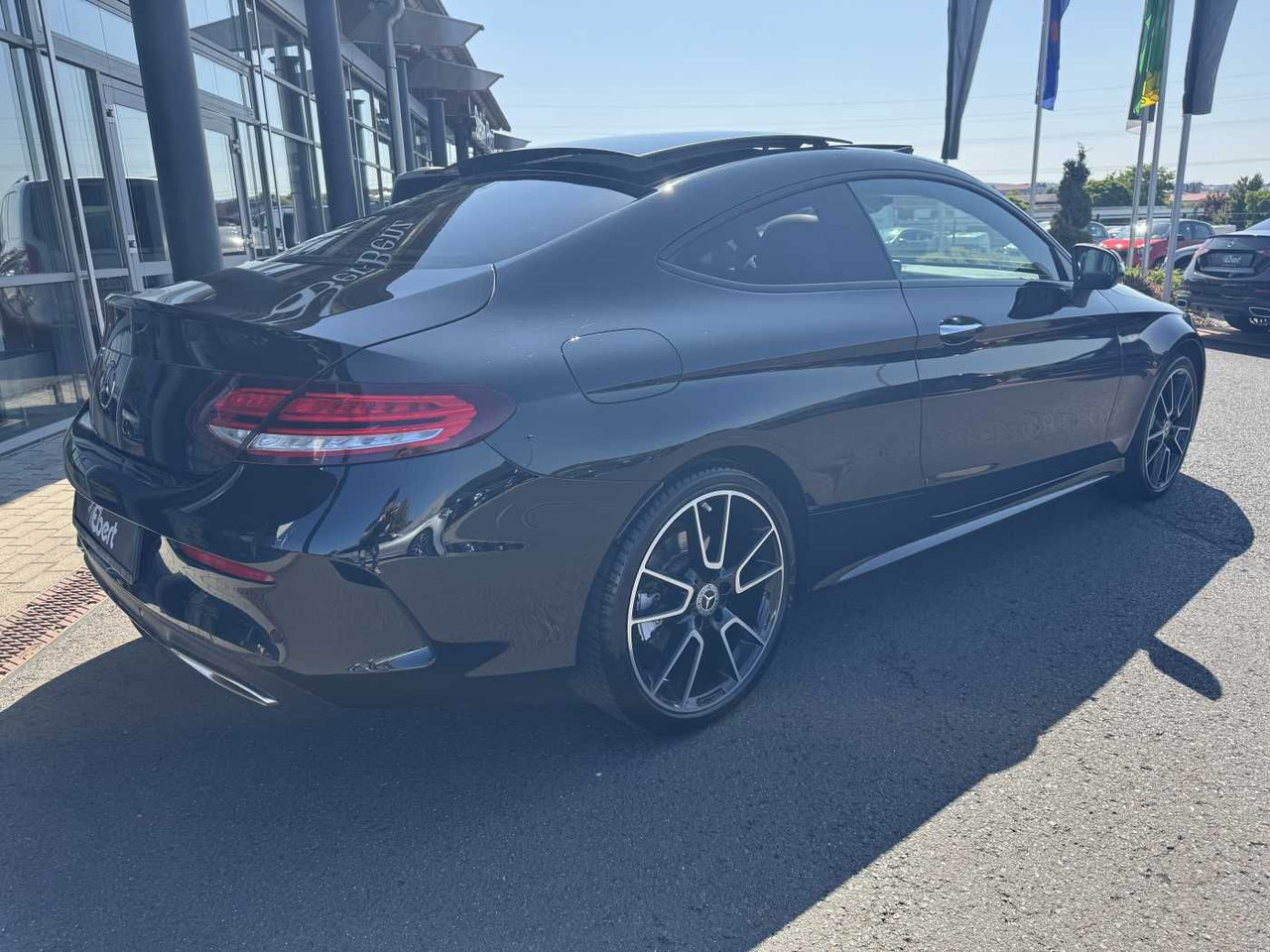 Mercedes-Benz C 400 4M AMG Coupe Pano+Burm+Distr+Memory+360 - سيارة: صورة 4 Mercedes-Benz C 400 4M AMG Coupe Pano+Burm+Distr+Memory+360 - سيارة: صورة 4