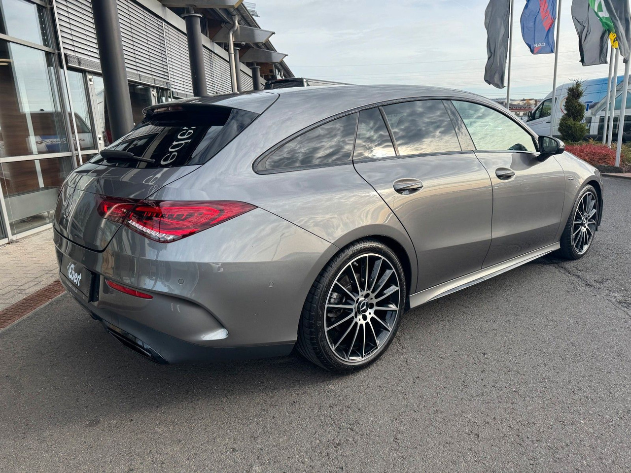 Mercedes-Benz CLA 200d SB Edition+AMG+AHK+MultiBeam+Ambiente - سيارة ستيشن: صورة 4 Mercedes-Benz CLA 200d SB Edition+AMG+AHK+MultiBeam+Ambiente - سيارة ستيشن: صورة 4