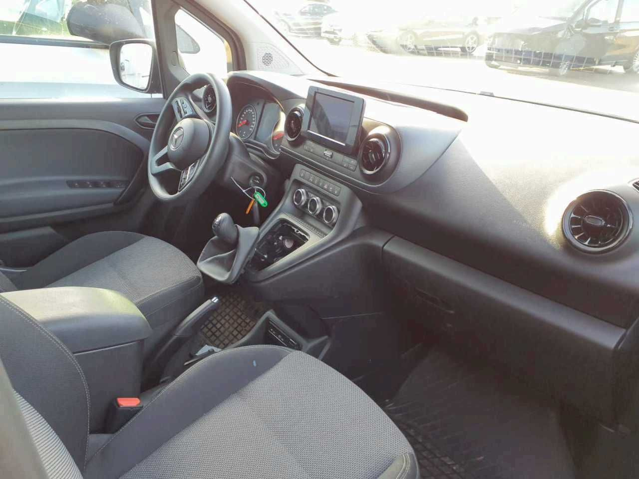 Mercedes-Benz Citan 113 Tourer Klimaautomatik AK Kamera MBUX - ميكروباص: صورة 4 Mercedes-Benz Citan 113 Tourer Klimaautomatik AK Kamera MBUX - ميكروباص: صورة 4