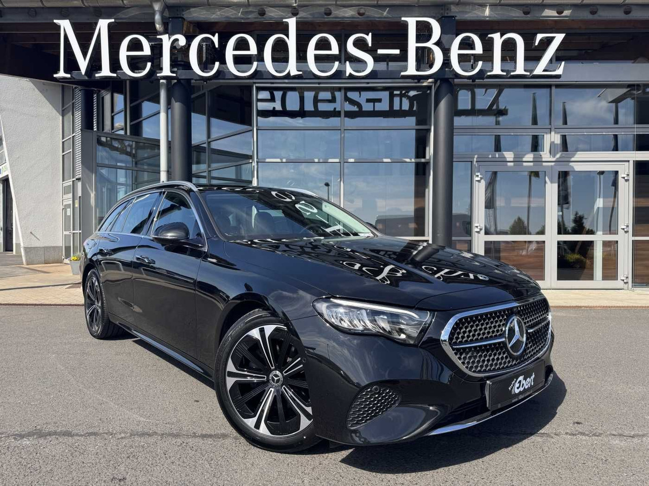 Mercedes-Benz E 220d Avantgarde+Pano+AHK+Distr+19Zoll+MBUX - سيارة: صورة 1 Mercedes-Benz E 220d Avantgarde+Pano+AHK+Distr+19Zoll+MBUX - سيارة: صورة 1
