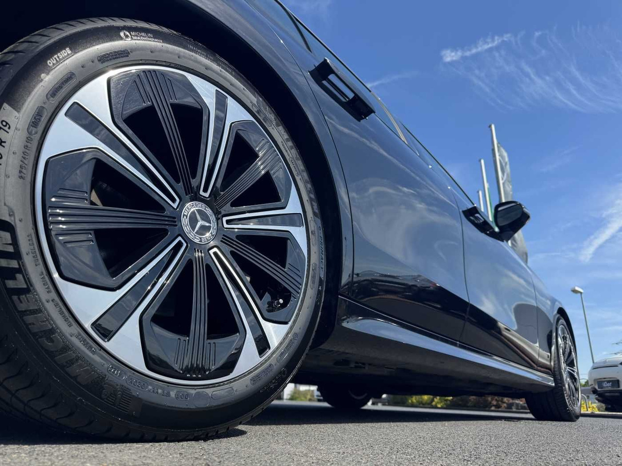 Mercedes-Benz E 220d Avantgarde+Pano+AHK+Distr+19Zoll+MBUX - سيارة: صورة 5 Mercedes-Benz E 220d Avantgarde+Pano+AHK+Distr+19Zoll+MBUX - سيارة: صورة 5