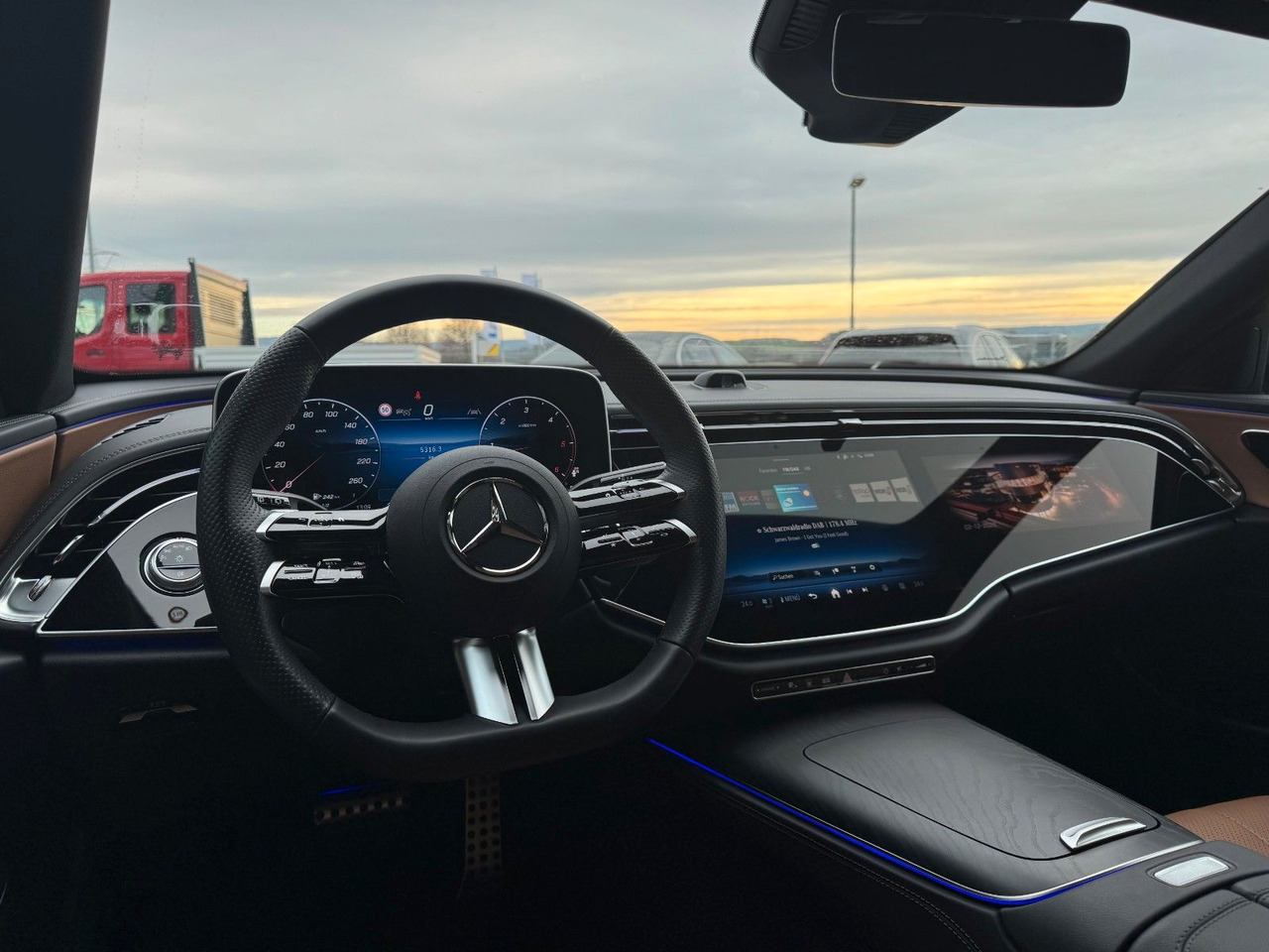 Mercedes-Benz E 220d T AMG+Hyperscreen+Leder+AHK+DistrPro+STH - سيارة ستيشن: صورة 4 Mercedes-Benz E 220d T AMG+Hyperscreen+Leder+AHK+DistrPro+STH - سيارة ستيشن: صورة 4