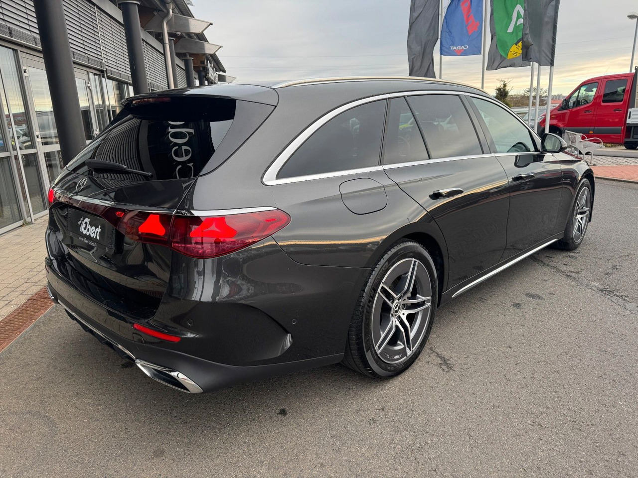 Mercedes-Benz E 220d T AMG+Hyperscreen+Leder+AHK+DistrPro+STH - سيارة ستيشن: صورة 5 Mercedes-Benz E 220d T AMG+Hyperscreen+Leder+AHK+DistrPro+STH - سيارة ستيشن: صورة 5