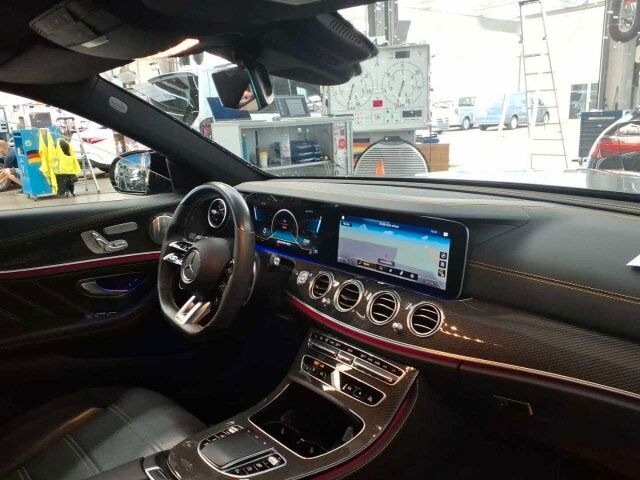 Mercedes-Benz E 63 AMG S Pano+Burm+AirM+HUD+Multibeam+HUD+360 - سيدان: صورة 3 Mercedes-Benz E 63 AMG S Pano+Burm+AirM+HUD+Multibeam+HUD+360 - سيدان: صورة 3
