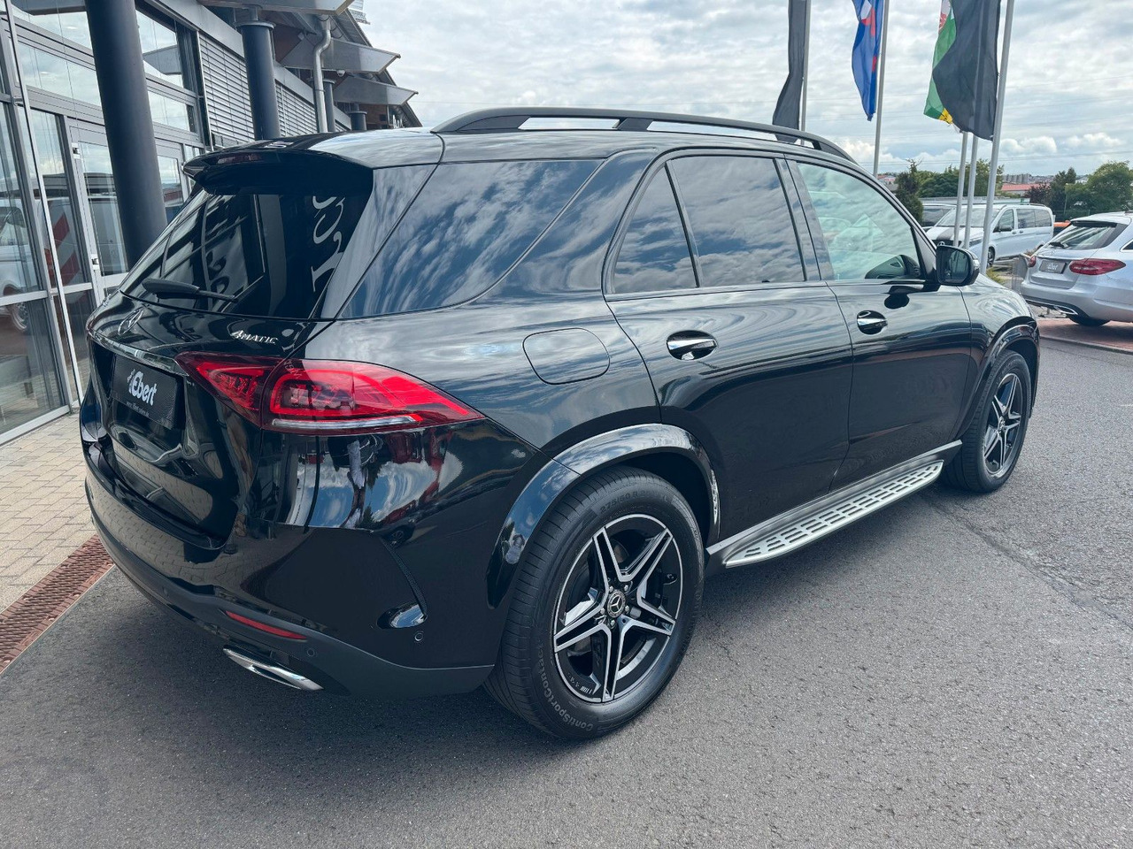 Mercedes-Benz GLE 350de 4M AMG+Pano+AHK+Burm+Distr++HUD+360+ - سيارة دفع رباعي: صورة 4 Mercedes-Benz GLE 350de 4M AMG+Pano+AHK+Burm+Distr++HUD+360+ - سيارة دفع رباعي: صورة 4