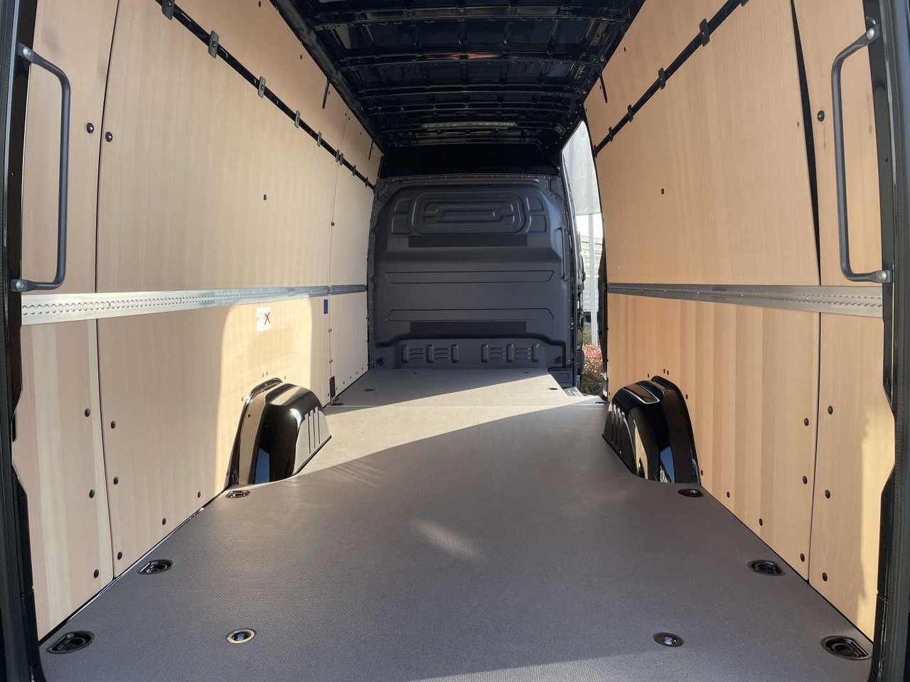 Mercedes-Benz Sprinter 319 CDI 4x4 Extralang Klima 360 Kamera - فان: صورة 5 Mercedes-Benz Sprinter 319 CDI 4x4 Extralang Klima 360 Kamera - فان: صورة 5
