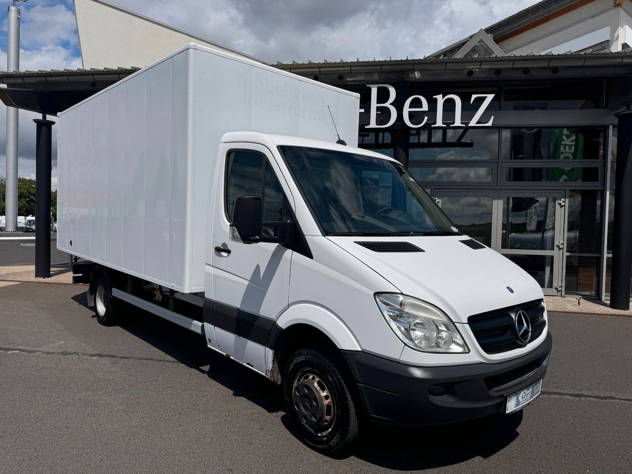 Mercedes-Benz Sprinter 516 CDI 4325 Möbelkoffer Treppe - شاحنة بصندوق مغلق: صورة 1 Mercedes-Benz Sprinter 516 CDI 4325 Möbelkoffer Treppe - شاحنة بصندوق مغلق: صورة 1