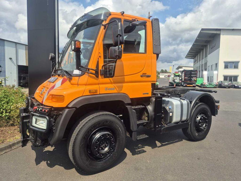 Mercedes-Benz Unimog U400 4x4 Vario Pilot Zapfwelle LOF - شاحنة بهيكل معدني للمقصورة: صورة 4 Mercedes-Benz Unimog U400 4x4 Vario Pilot Zapfwelle LOF - شاحنة بهيكل معدني للمقصورة: صورة 4