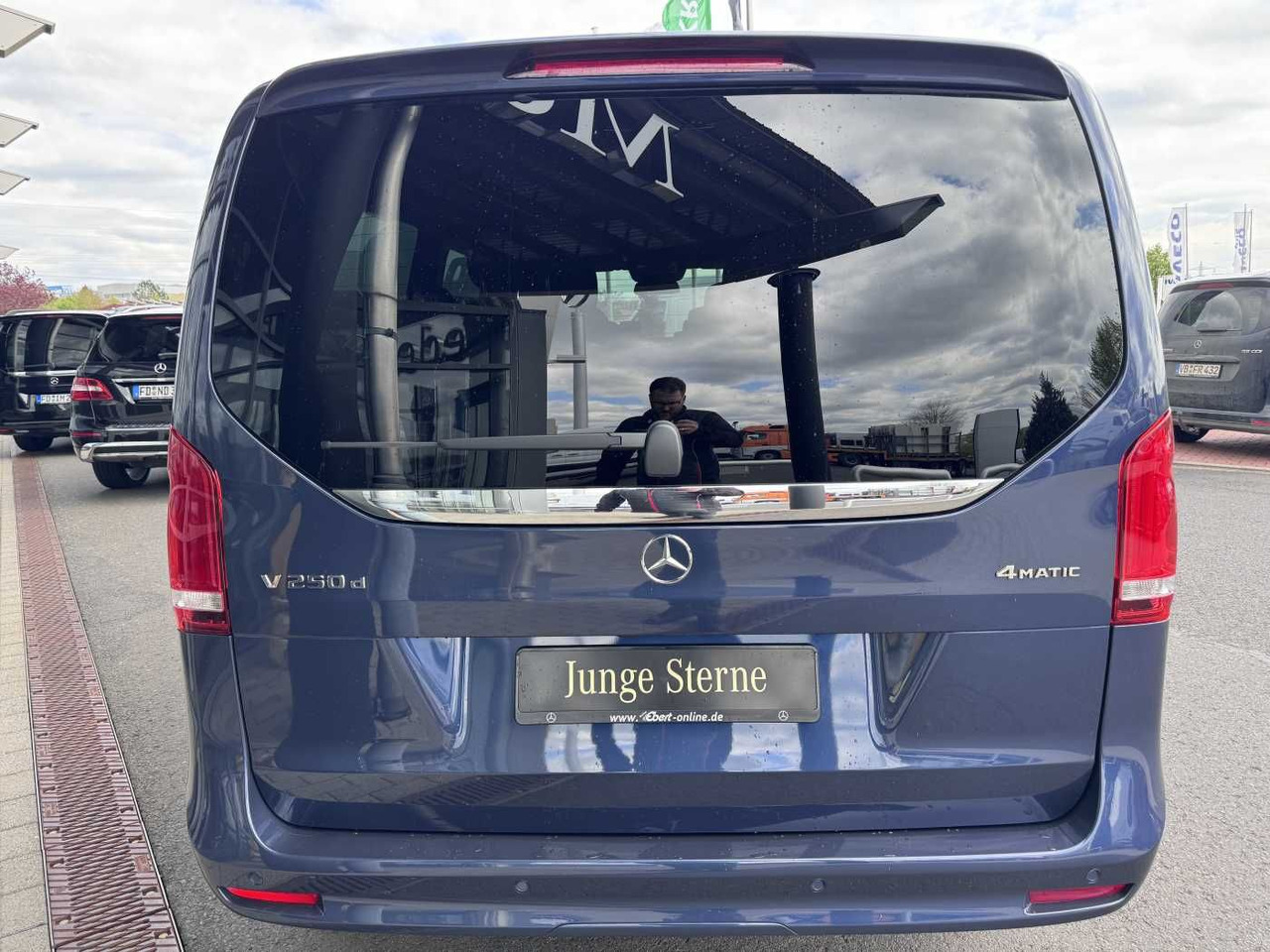 Mercedes-Benz V 250 d EDITION 4MATIC AMG DISTRONIC AHK Tisch - ميكروباص: صورة 5 Mercedes-Benz V 250 d EDITION 4MATIC AMG DISTRONIC AHK Tisch - ميكروباص: صورة 5